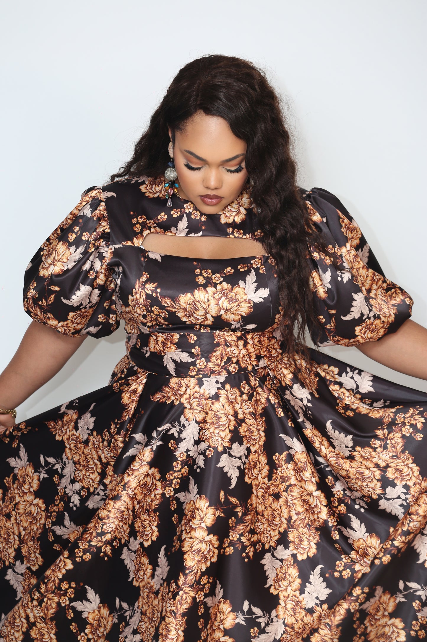 Robe noir fleuri
