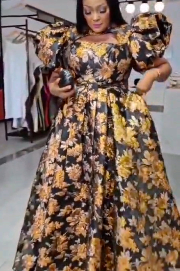 Robe noir fleuri